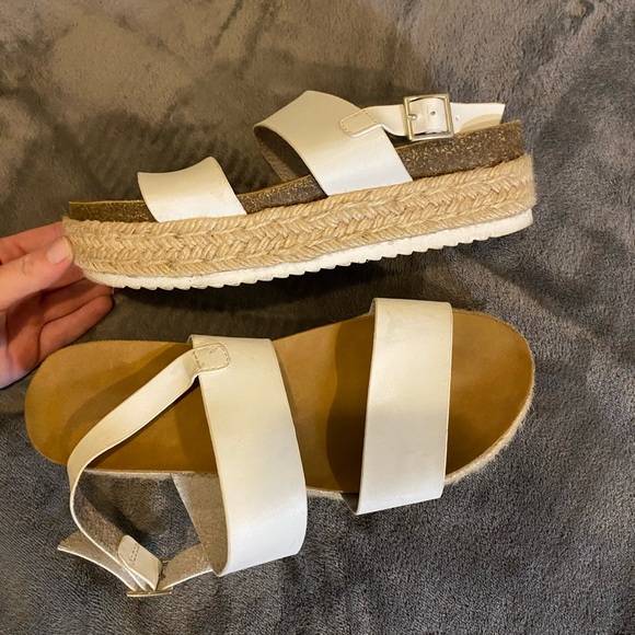 Platform Sandals - Picture 2 of 2